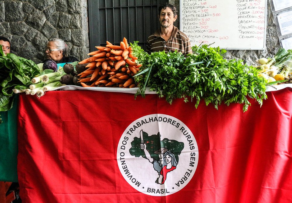 Feira orgânica da reforma agrária na Assembleia Legislativa do RS